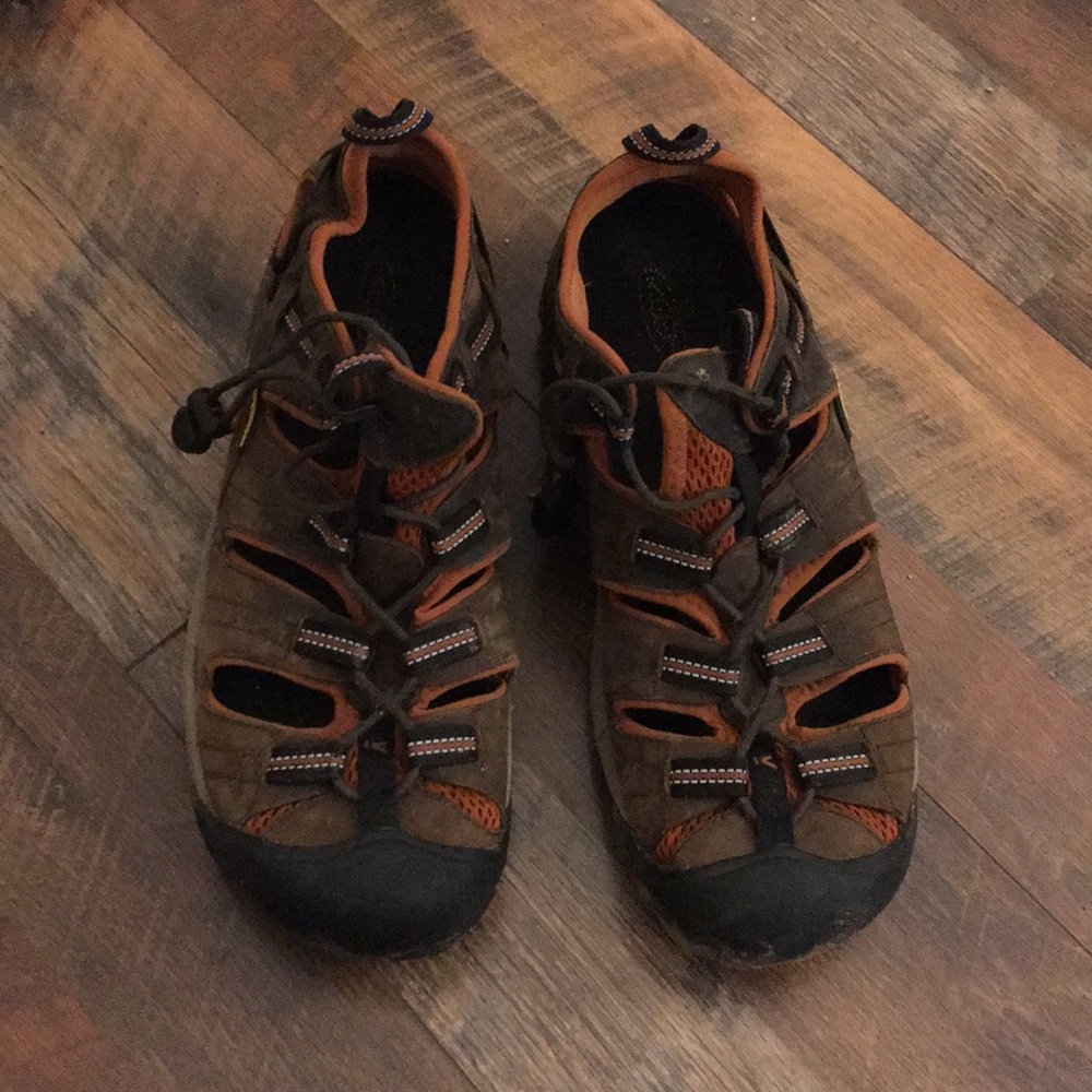 Used men's keen river sandals